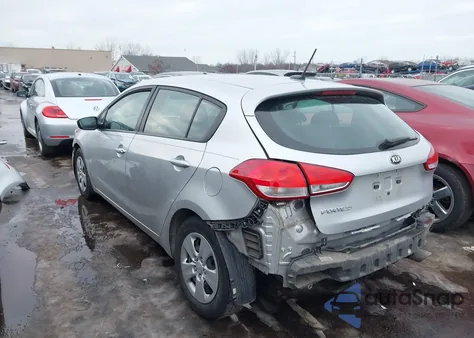 2018 Kia Forte Lx z USA, uszkodzony, nr VIN KNAFK5A85J5773697